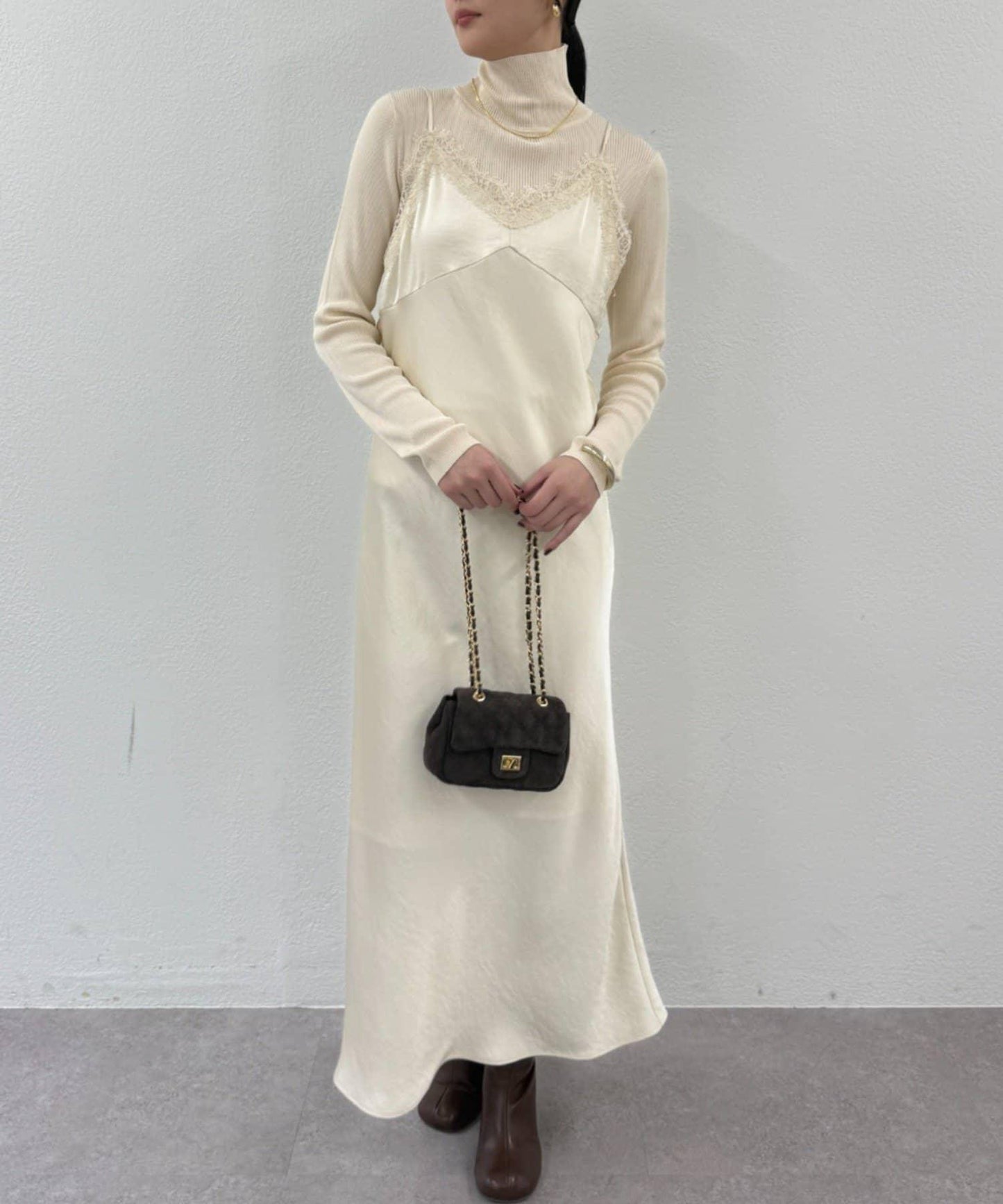 蕾絲吊帶連衣裙