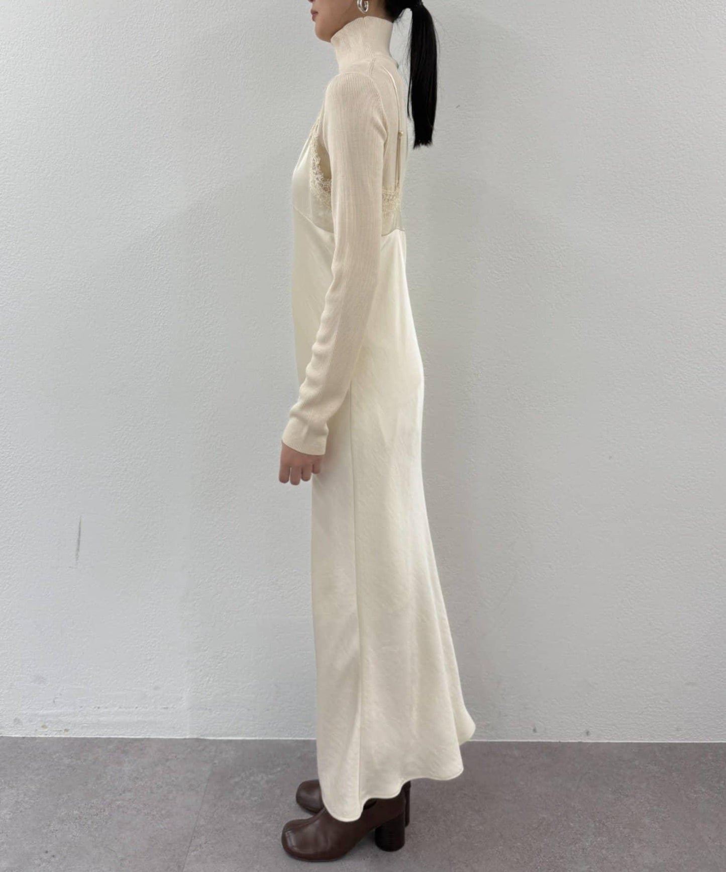 蕾絲吊帶連衣裙