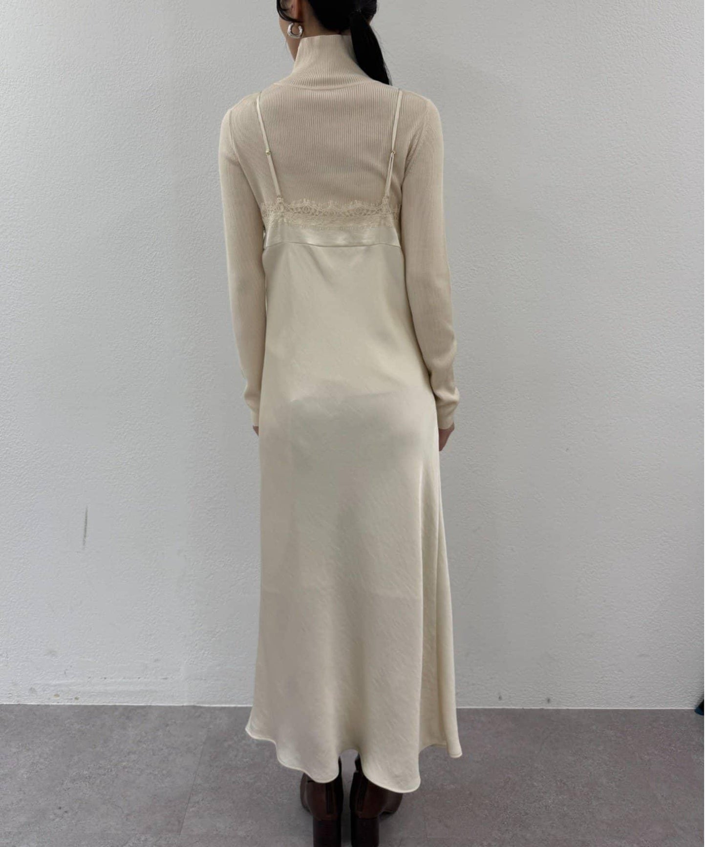 蕾絲吊帶連衣裙