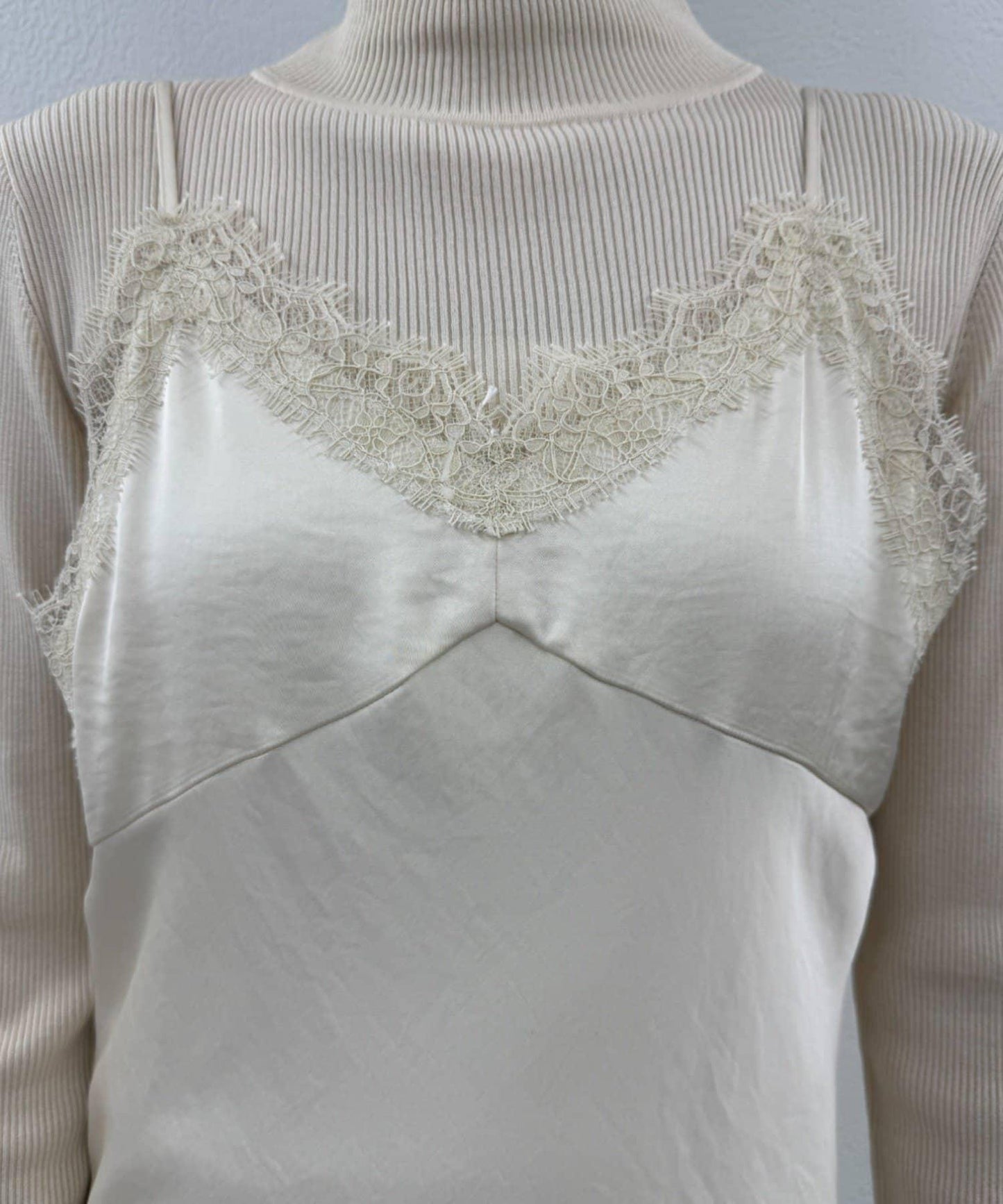 蕾絲吊帶連衣裙