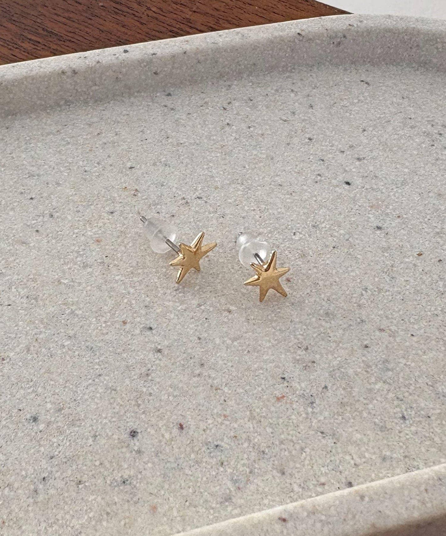 〈GOLDY/ゴールディ〉星塵耳釘