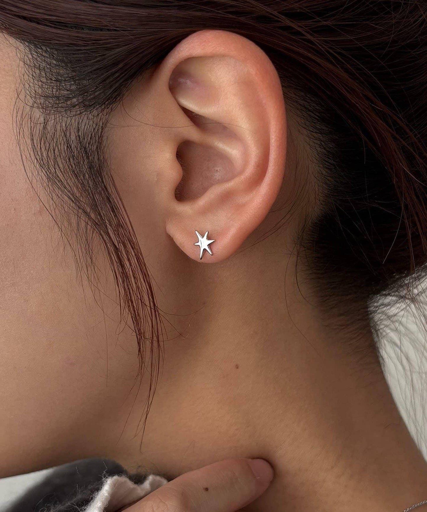 〈GOLDY/ゴールディ〉星塵耳釘