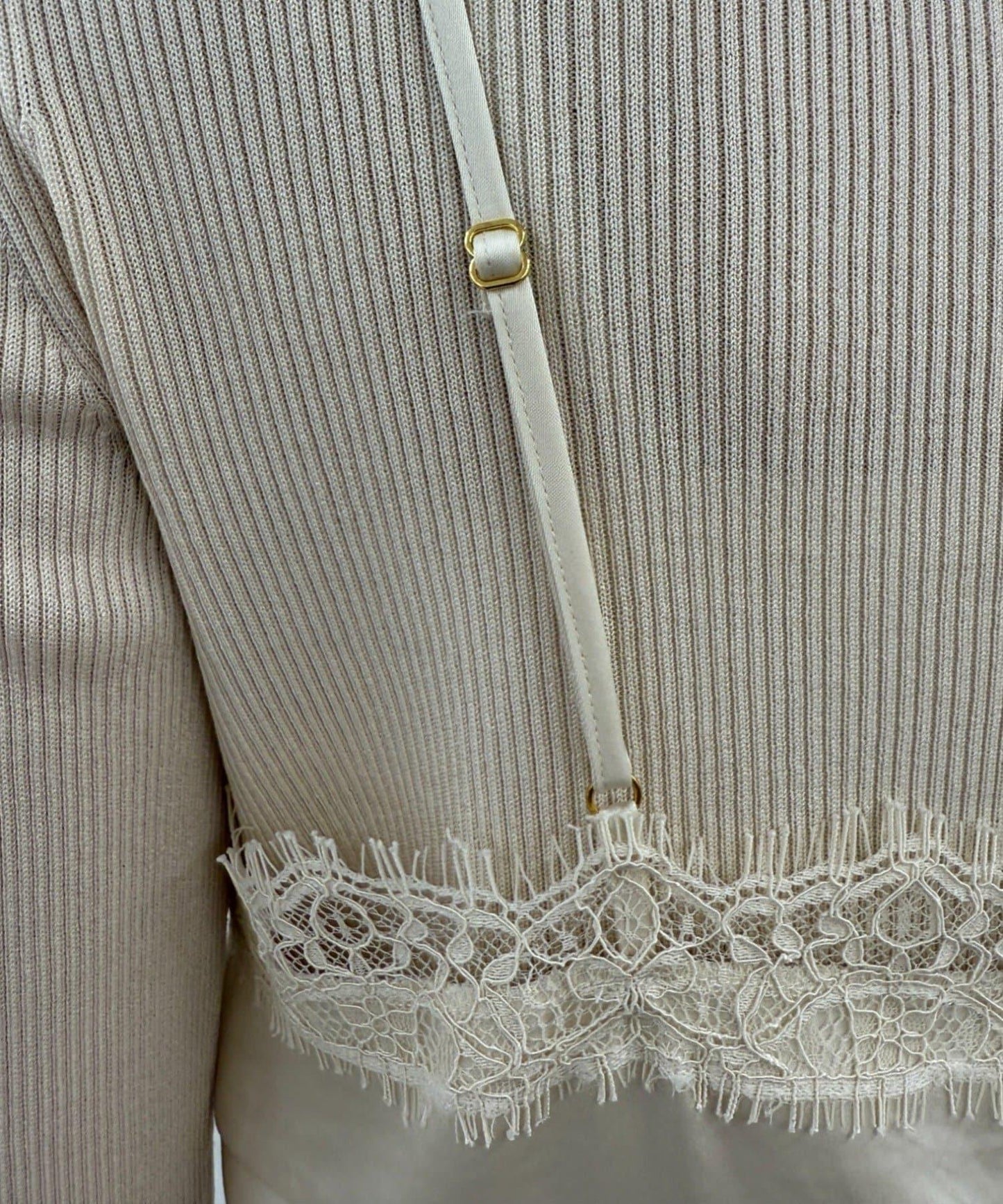 蕾絲吊帶連衣裙