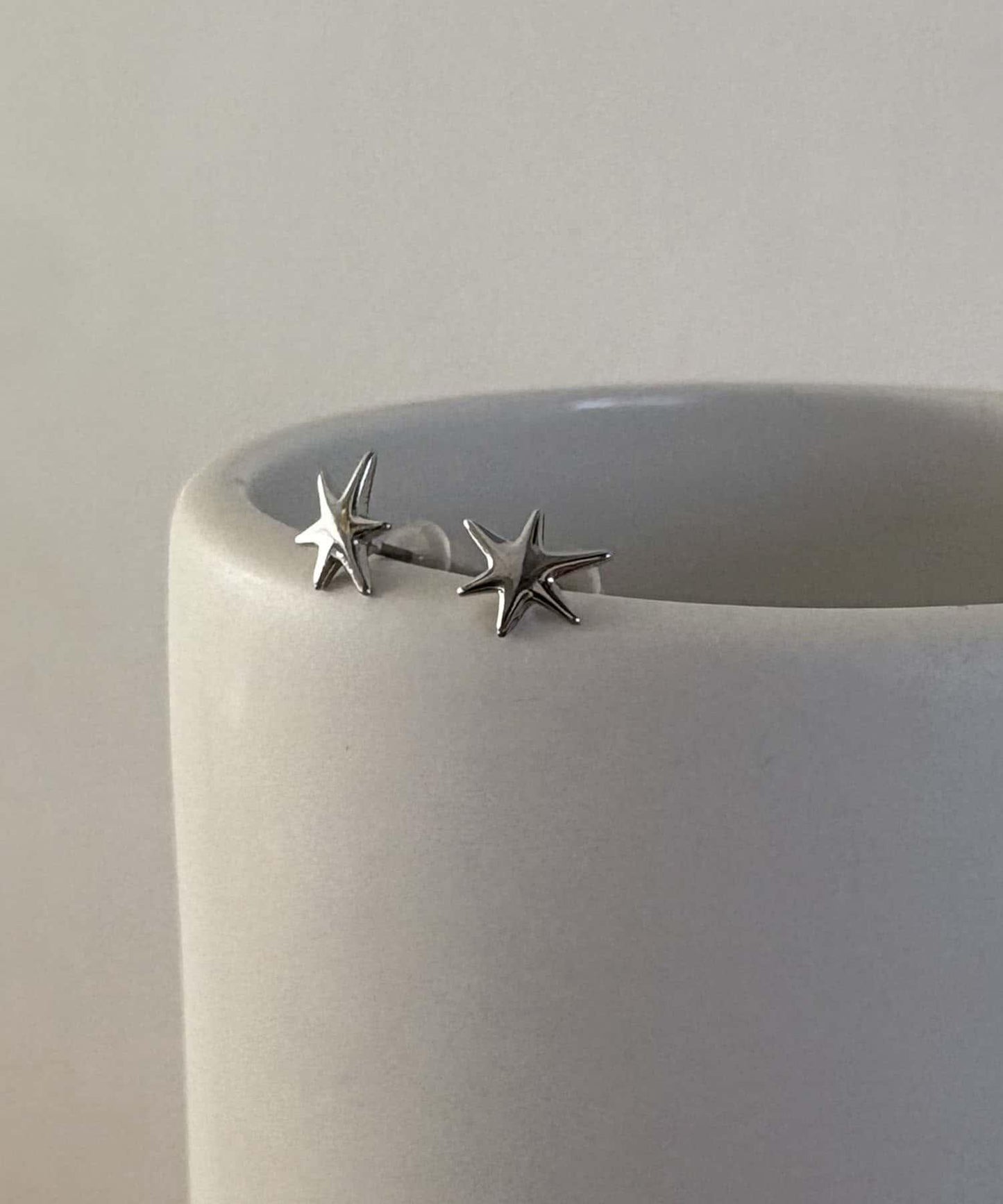 〈GOLDY/ゴールディ〉星塵耳釘