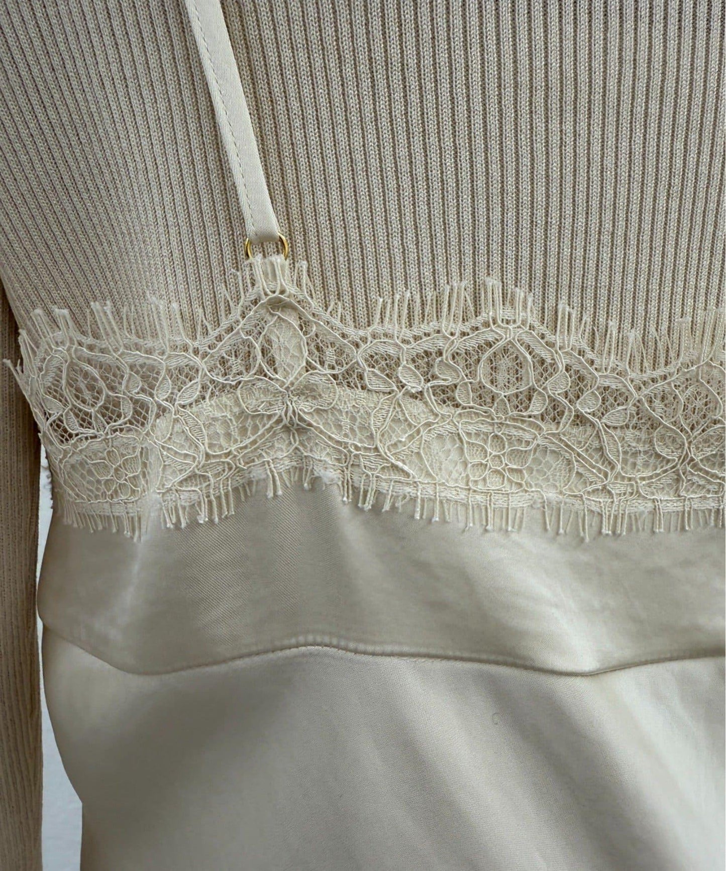 蕾絲吊帶連衣裙