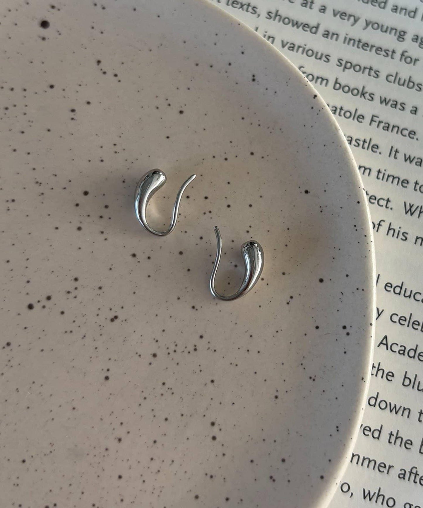 GOLDY水滴形耳鉤耳環