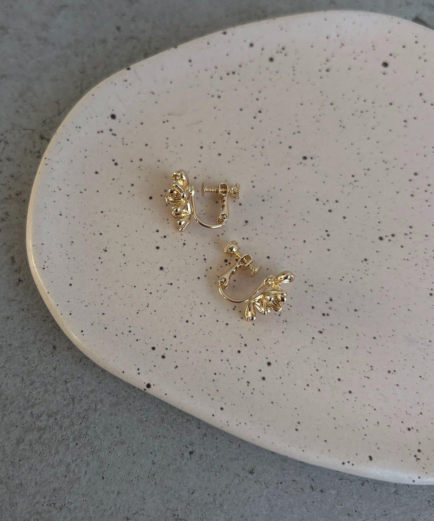 〈GOLDY/ゴールディ〉小花耳夾