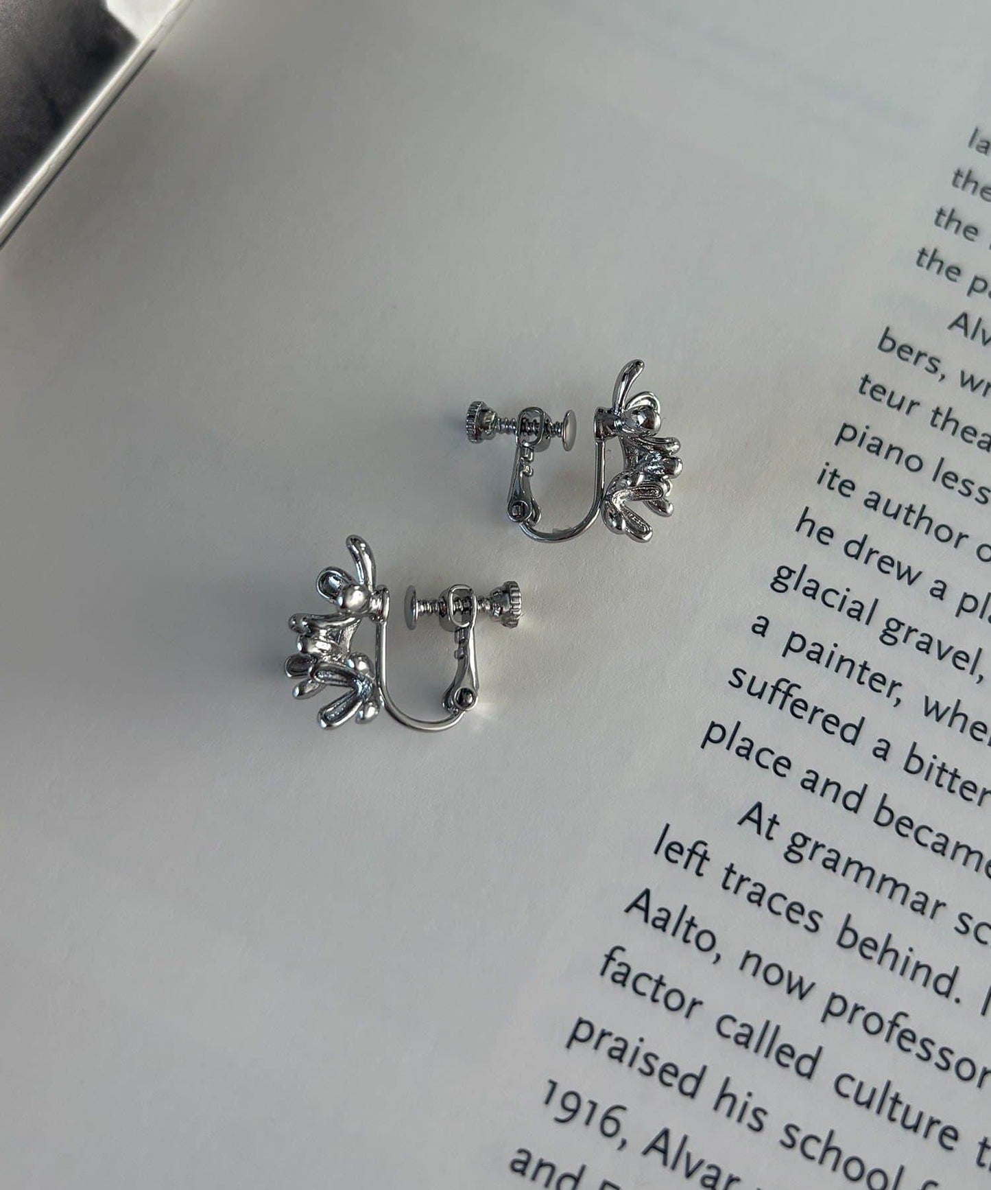 〈GOLDY/ゴールディ〉小花耳夾