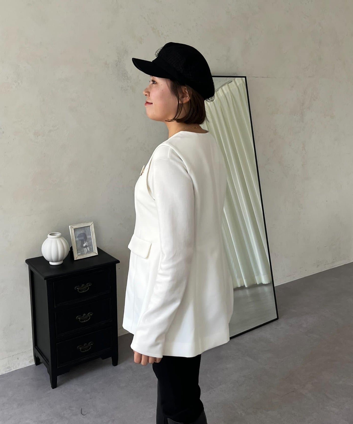 【MOMO】荷葉邊V領無袖外套