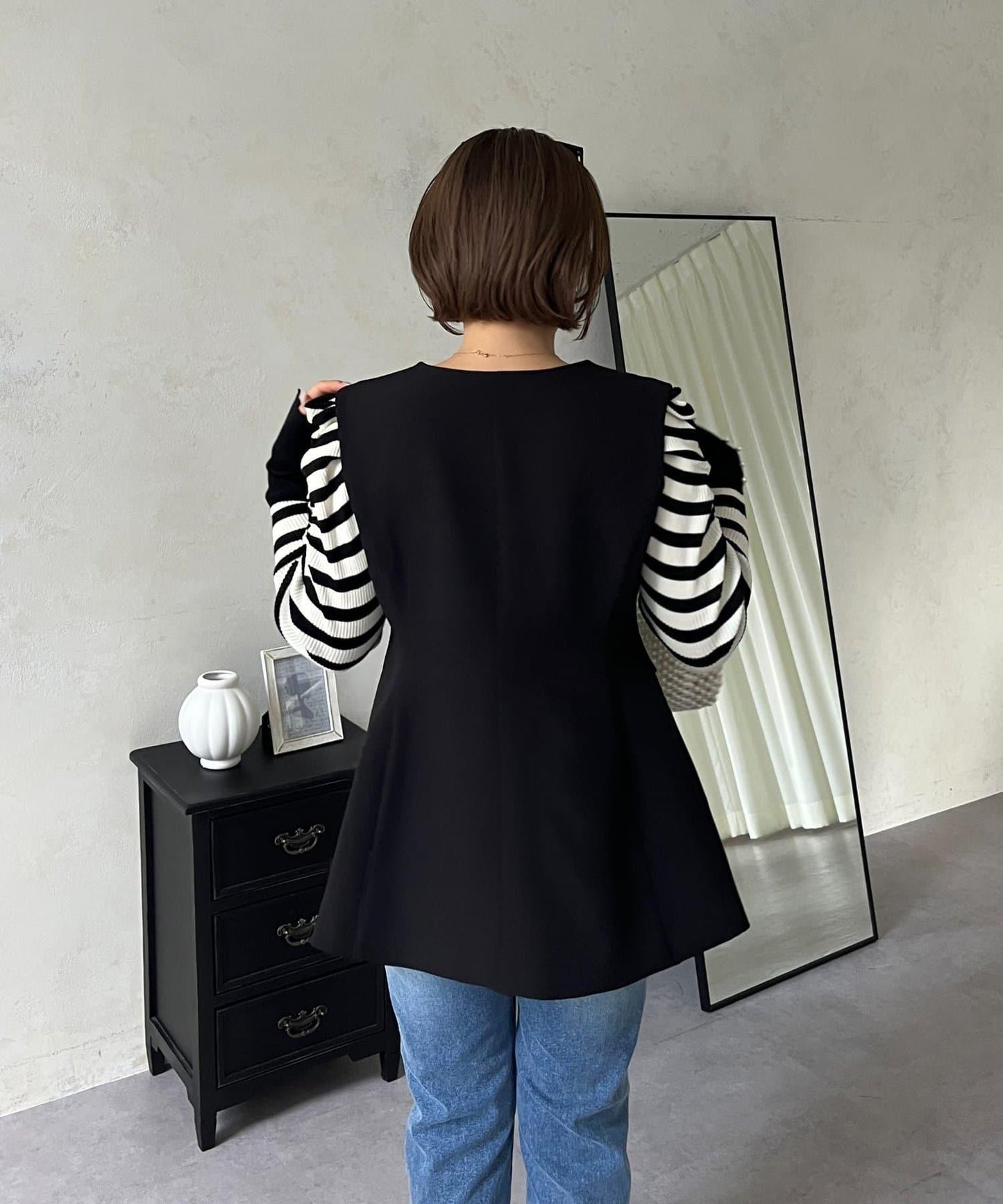 【MOMO】荷葉邊V領無袖外套