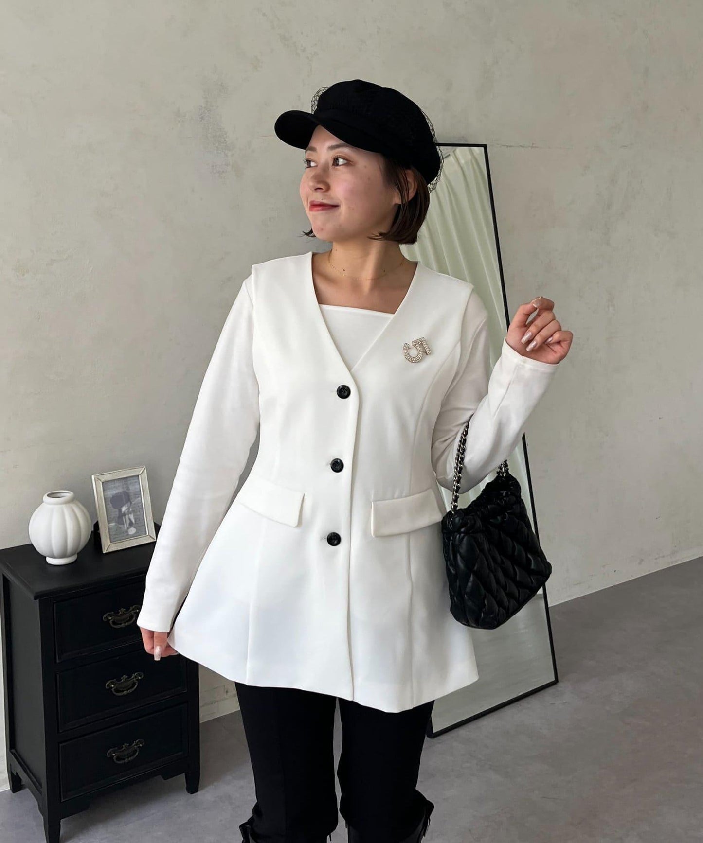 【MOMO】荷葉邊V領無袖外套