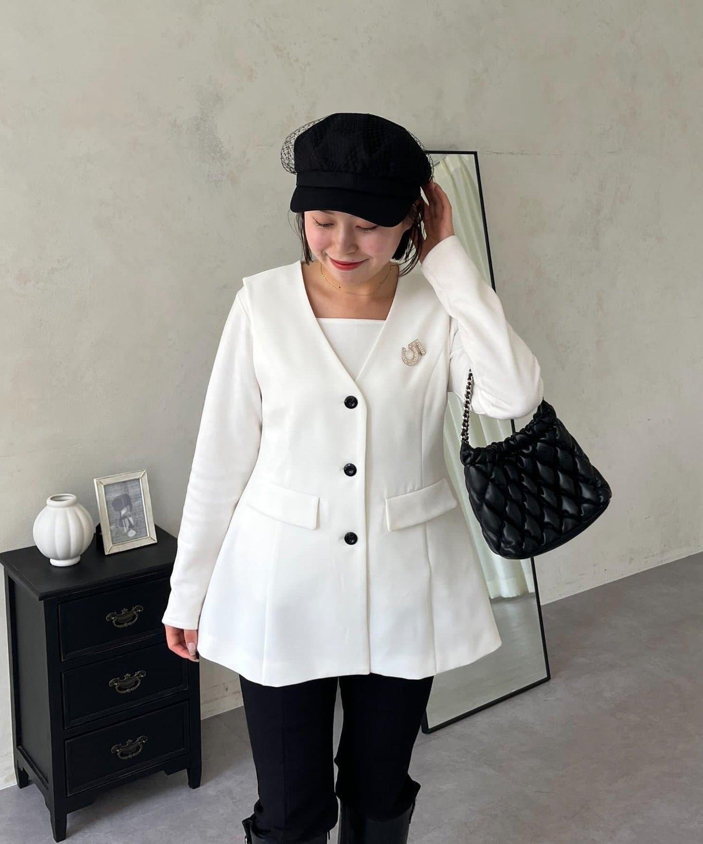 【MOMO】荷葉邊V領無袖外套