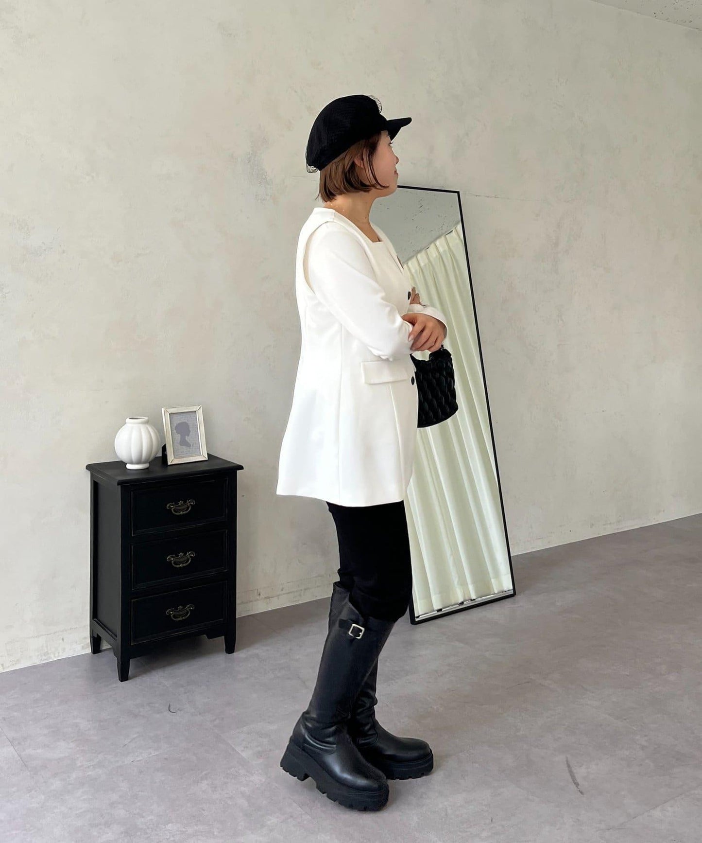 【MOMO】荷葉邊V領無袖外套