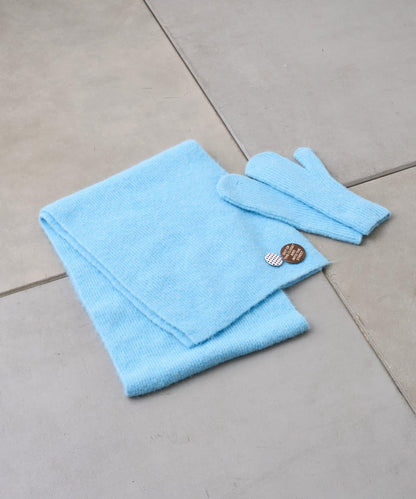 附徽章圍巾×手套三件套