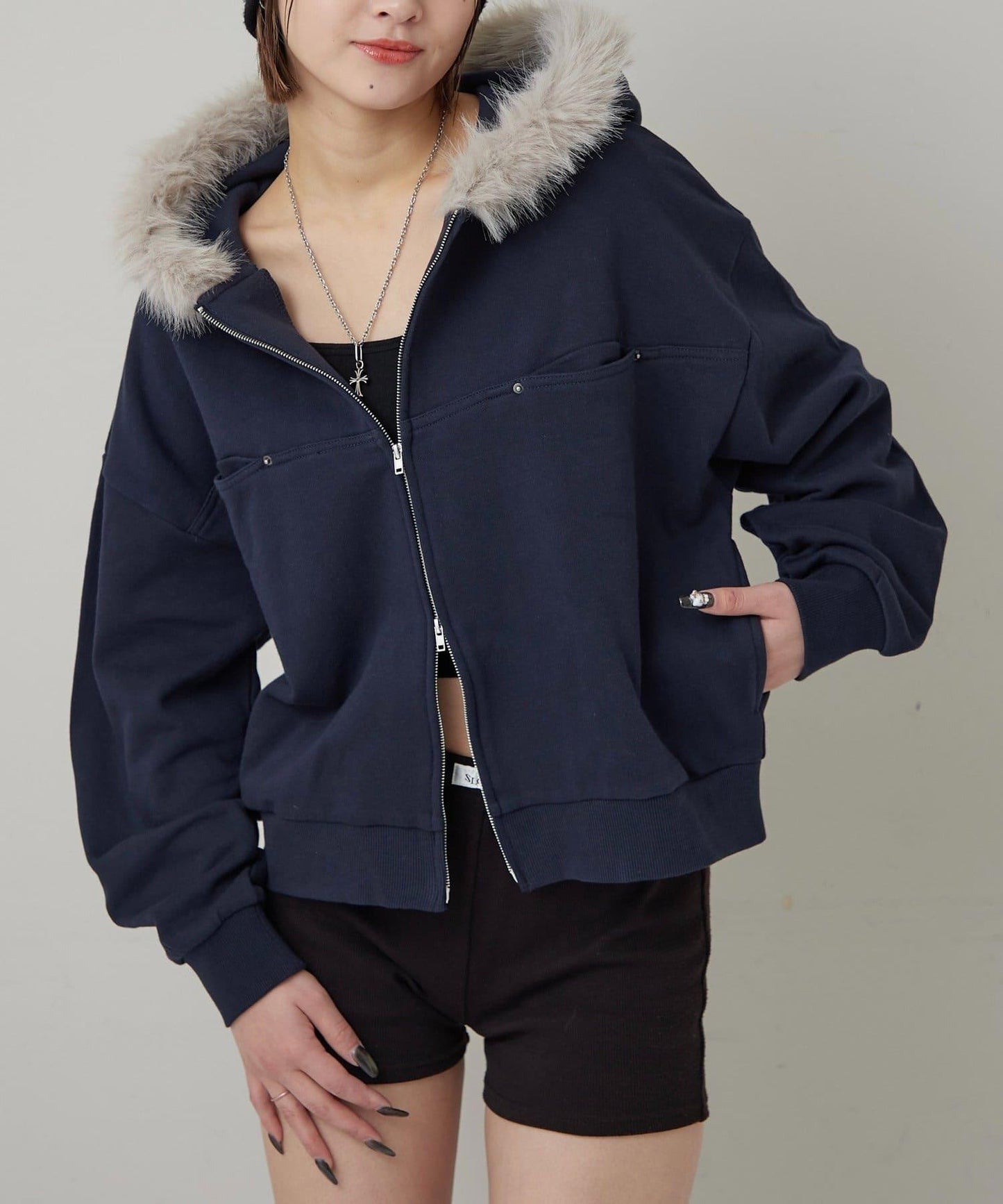 斜插口袋毛絨連帽衫