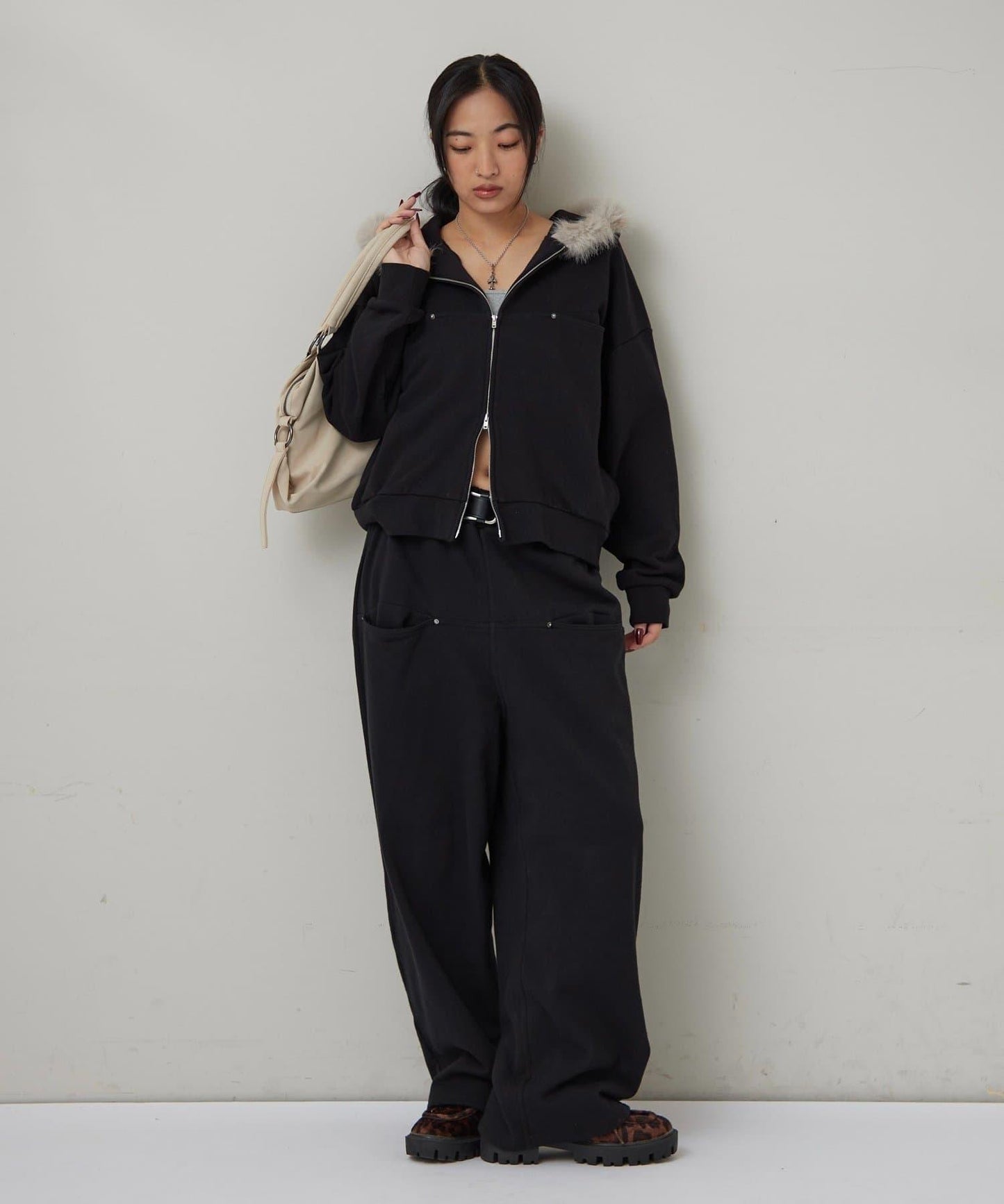 斜插口袋毛絨連帽衫