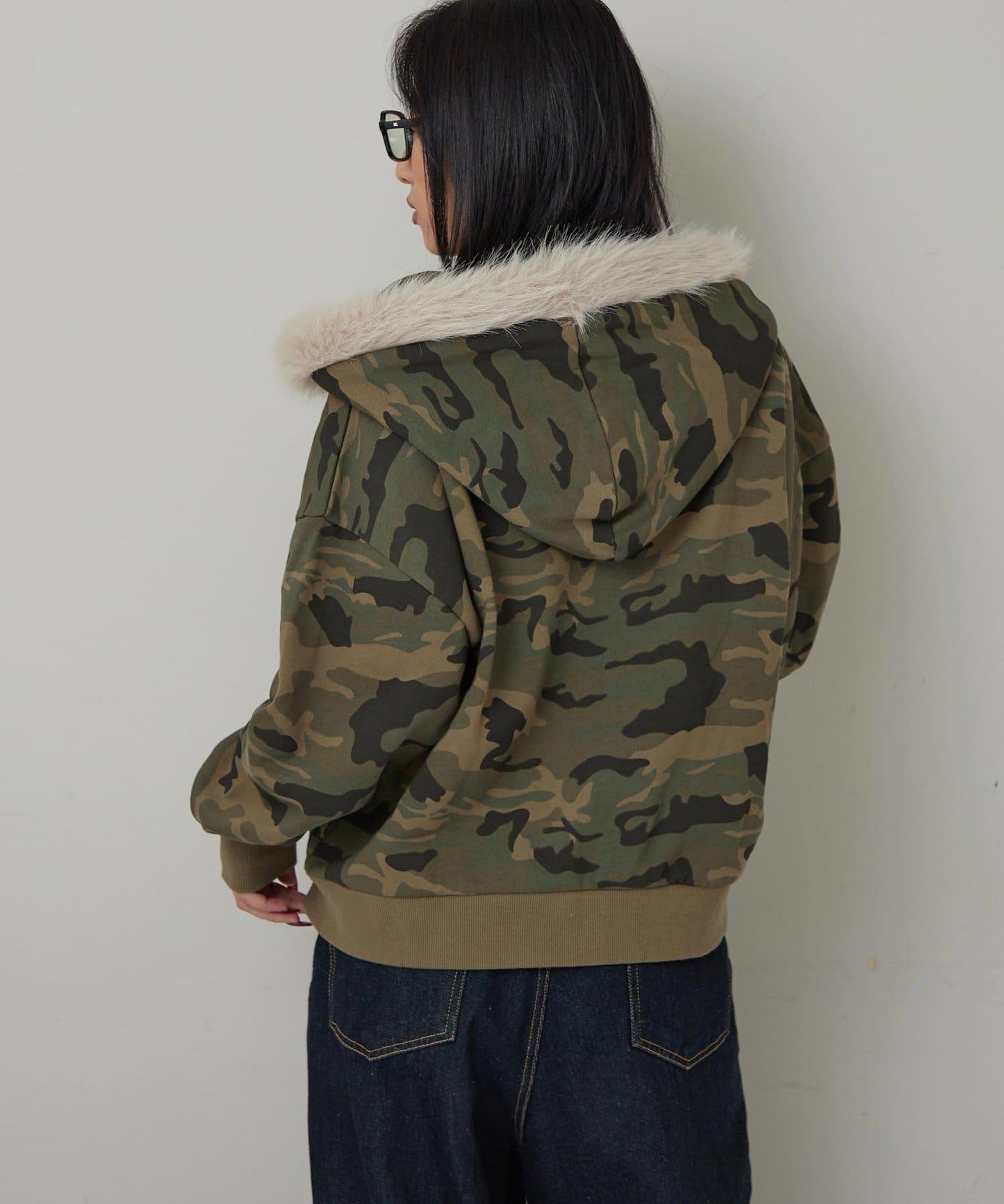 斜插口袋毛絨連帽衫