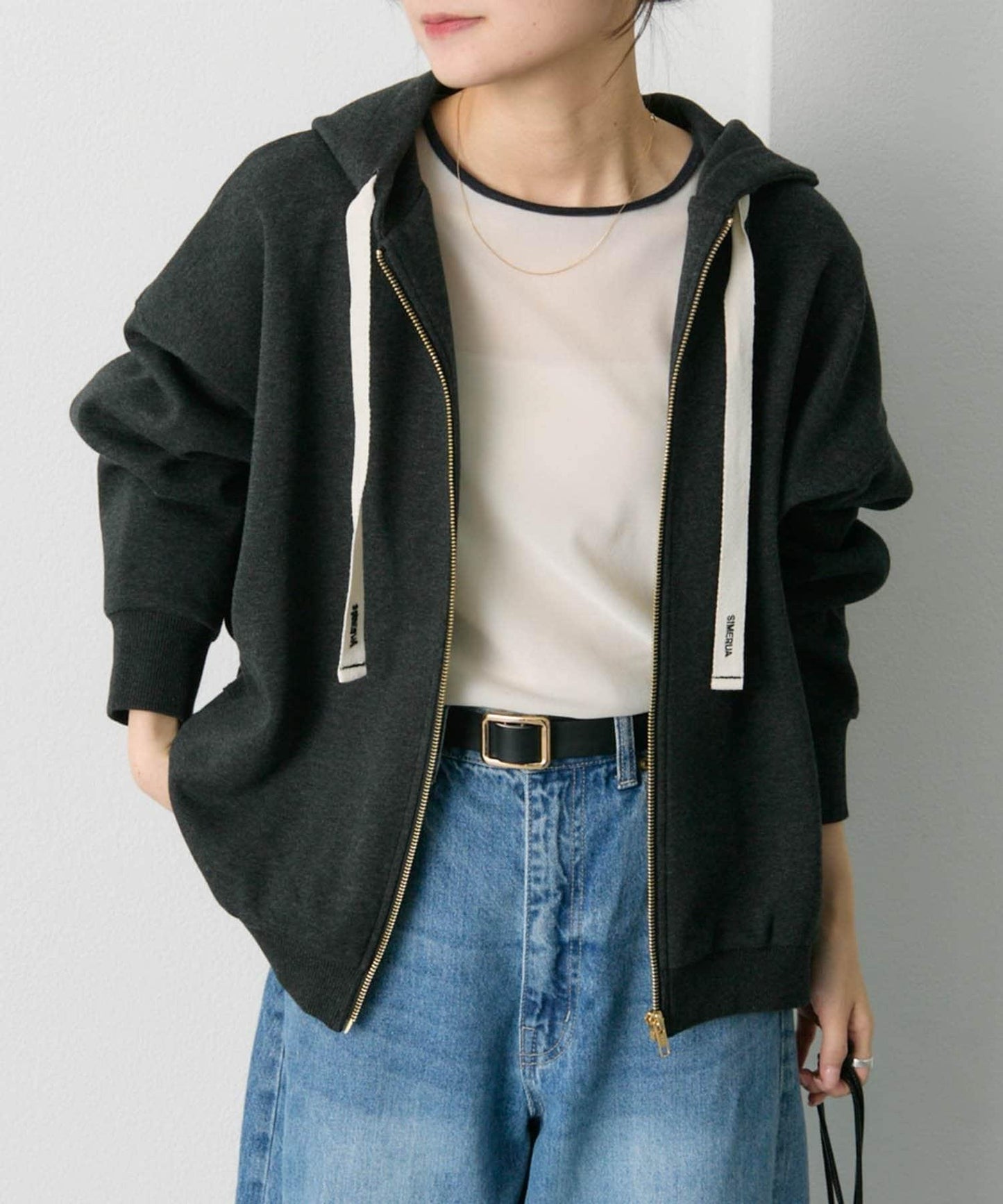 順滑粘合側邊拉鍊連帽衛衣