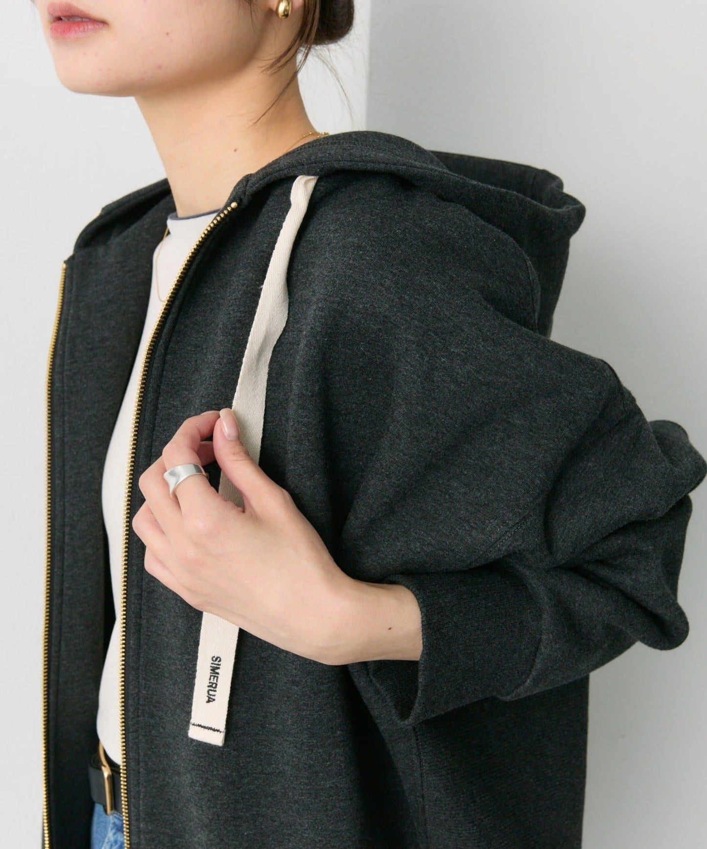 順滑粘合側邊拉鍊連帽衛衣