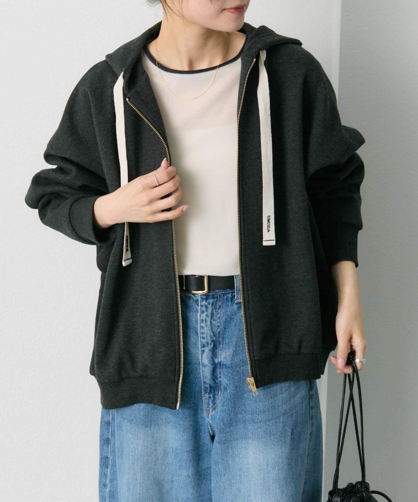 順滑粘合側邊拉鍊連帽衛衣