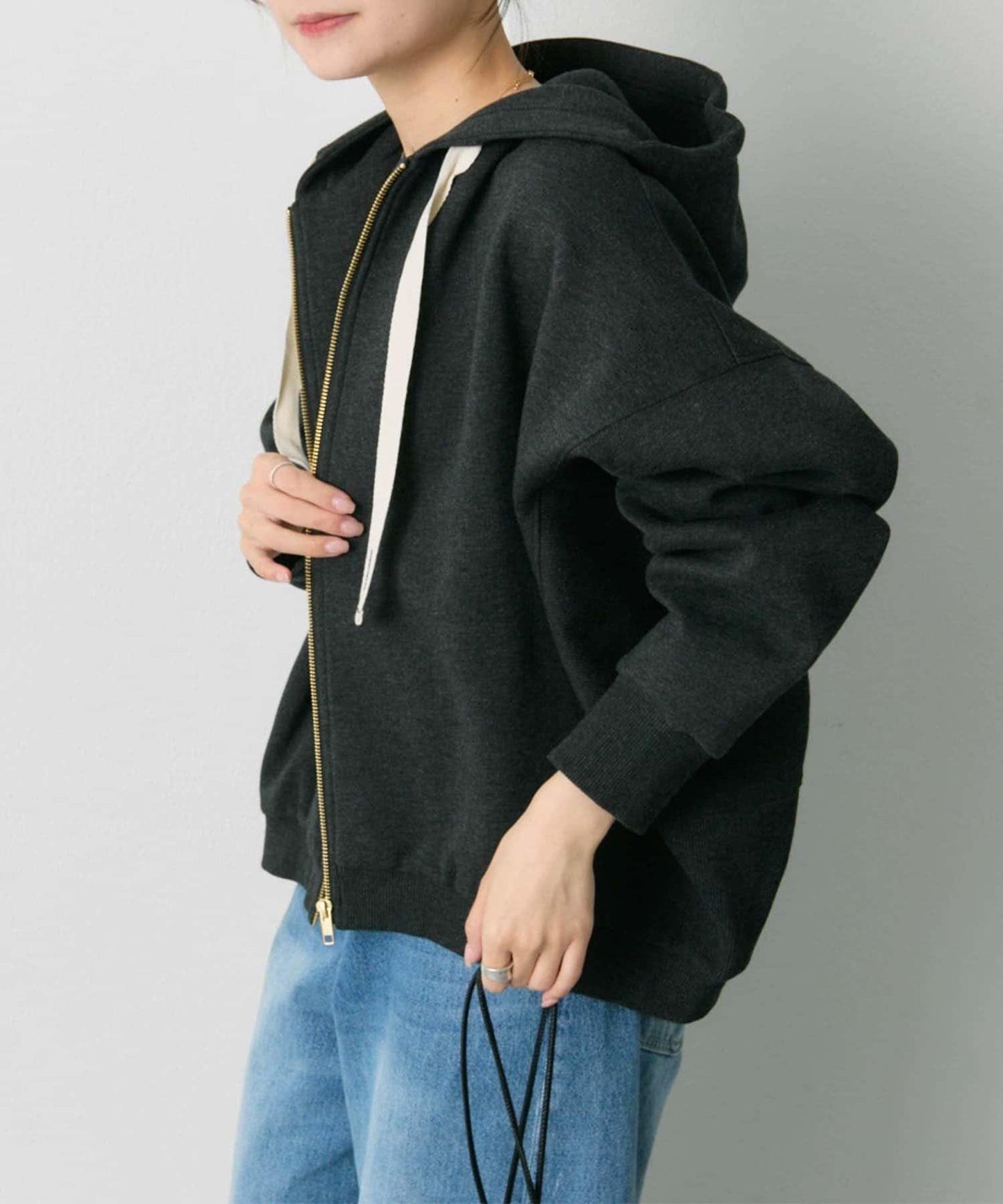 順滑粘合側邊拉鍊連帽衛衣