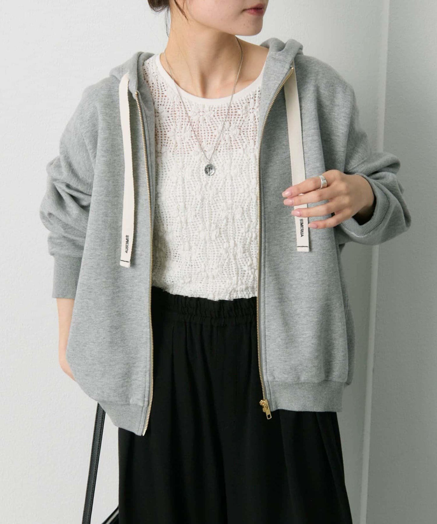 順滑粘合側邊拉鍊連帽衛衣