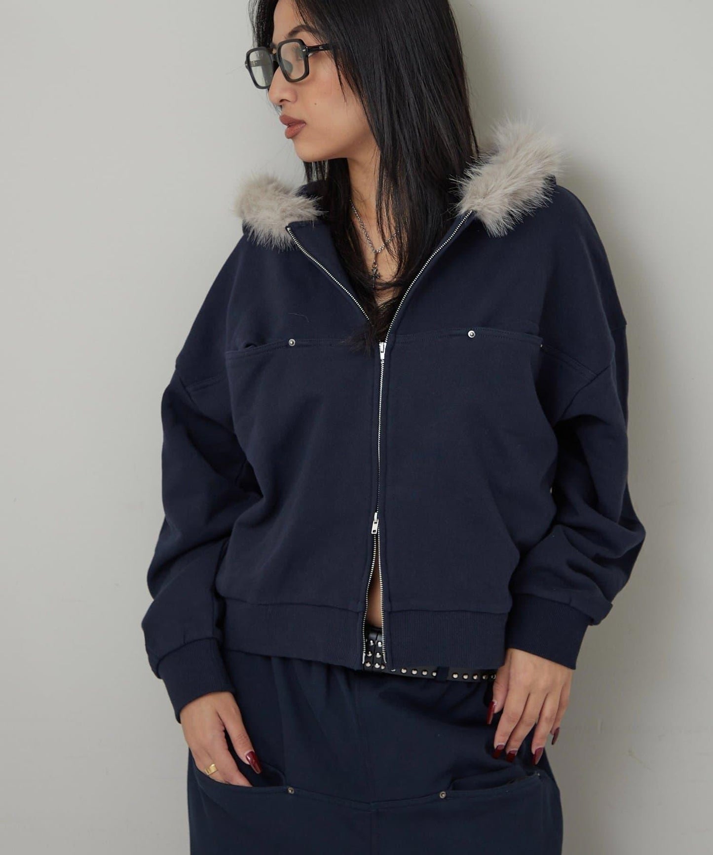 斜插口袋毛絨連帽衫