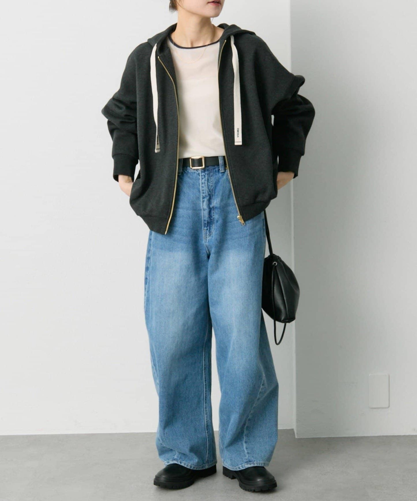 順滑粘合側邊拉鍊連帽衛衣