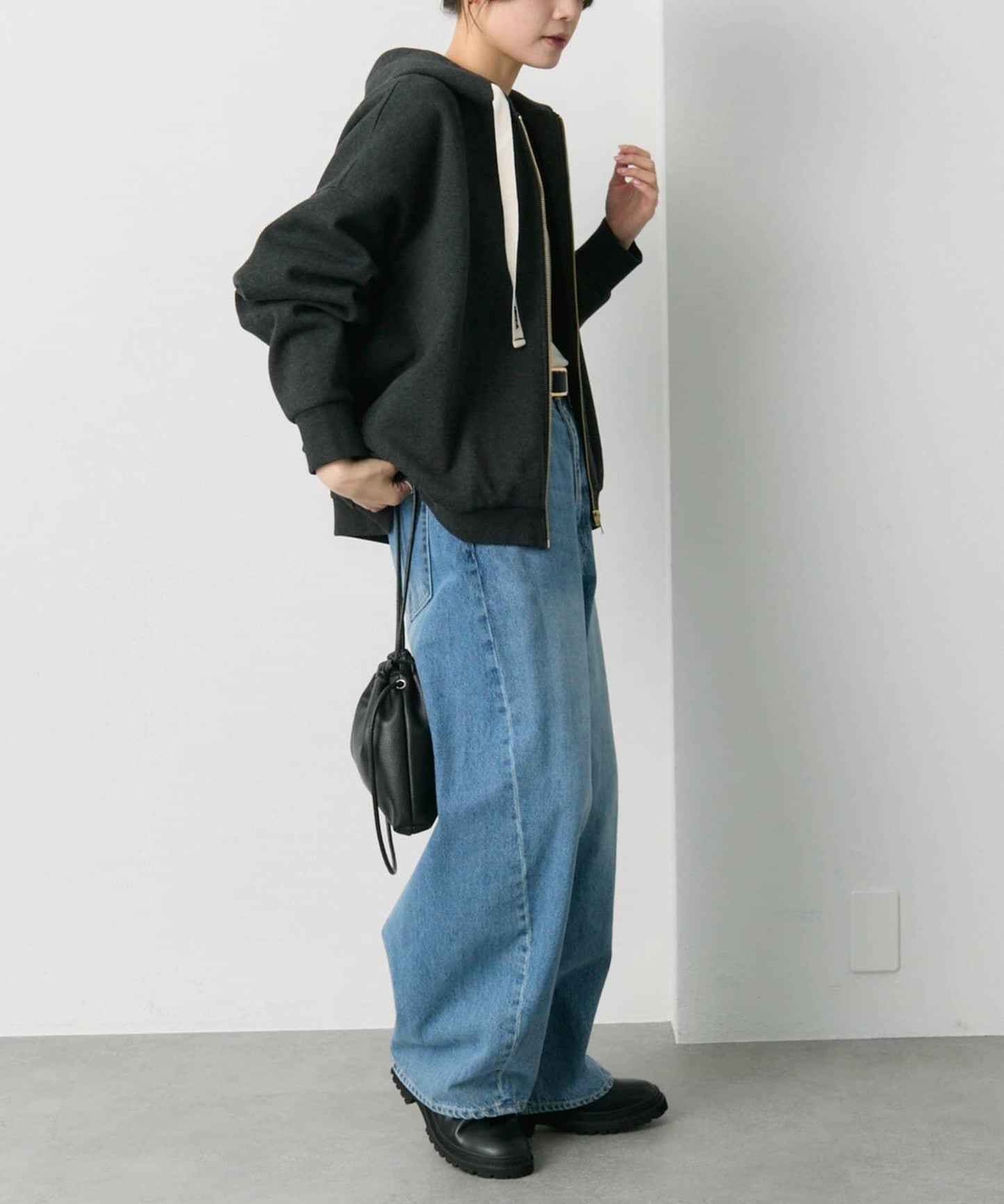 順滑粘合側邊拉鍊連帽衛衣