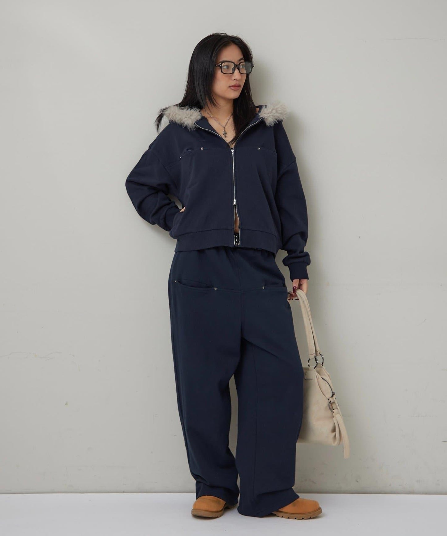 斜插口袋毛絨連帽衫