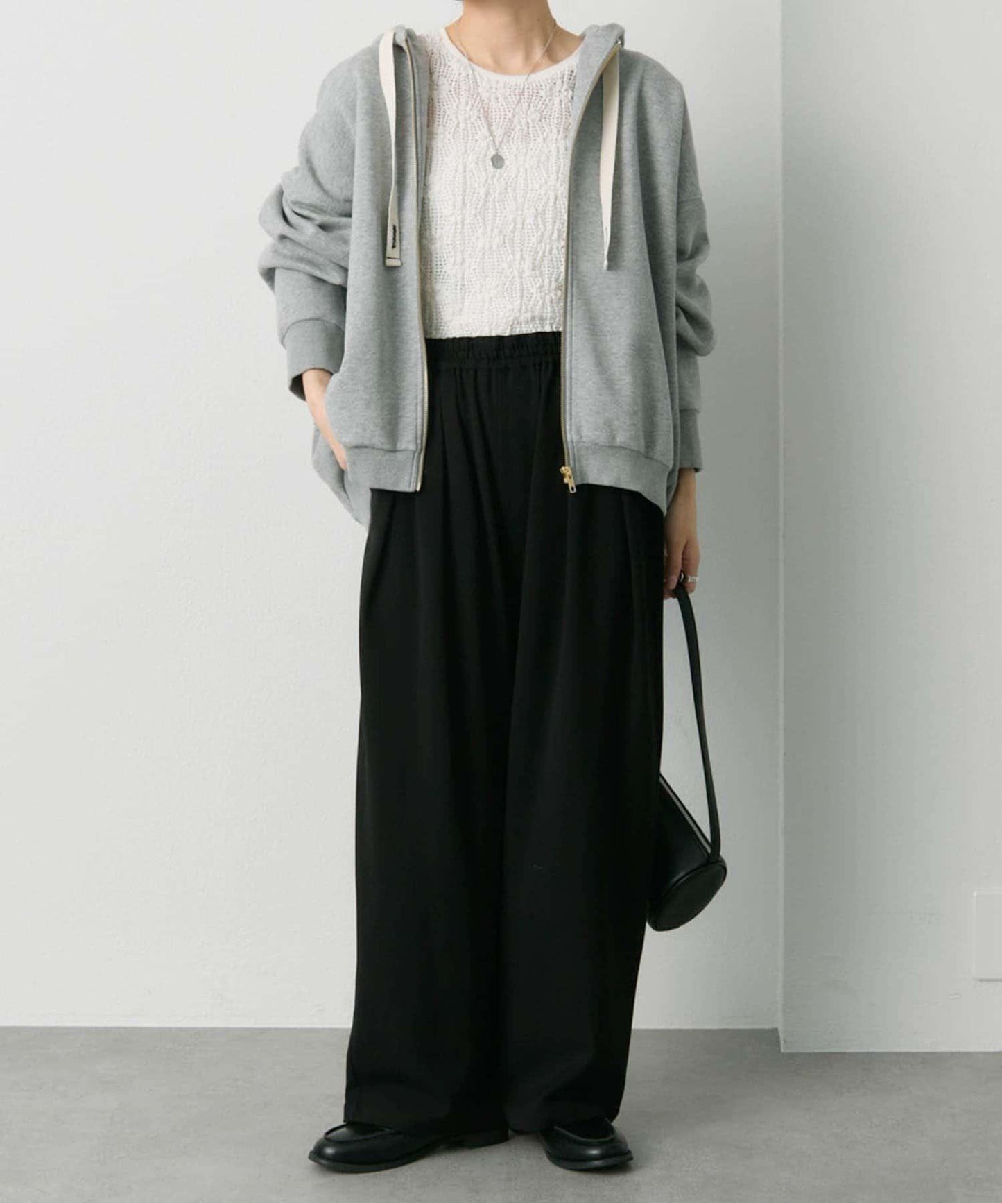 順滑粘合側邊拉鍊連帽衛衣