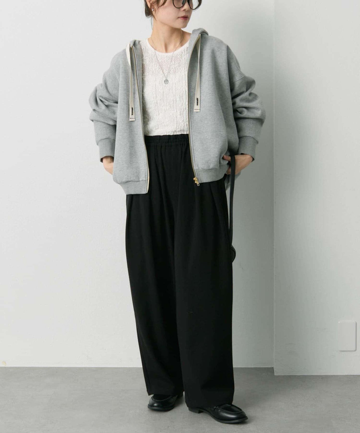 順滑粘合側邊拉鍊連帽衛衣