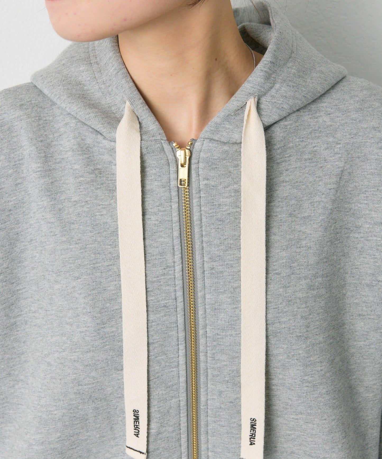 順滑粘合側邊拉鍊連帽衛衣