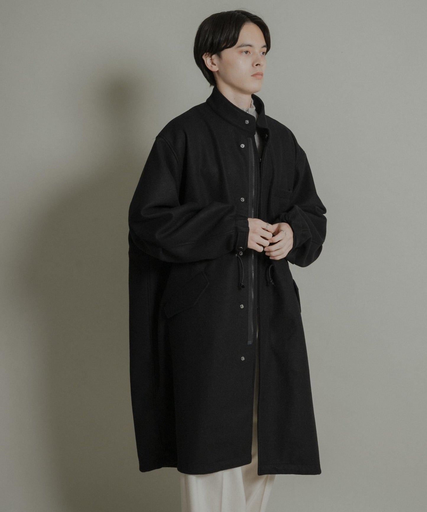 『UR TECH』剪裁呢料派克大衣