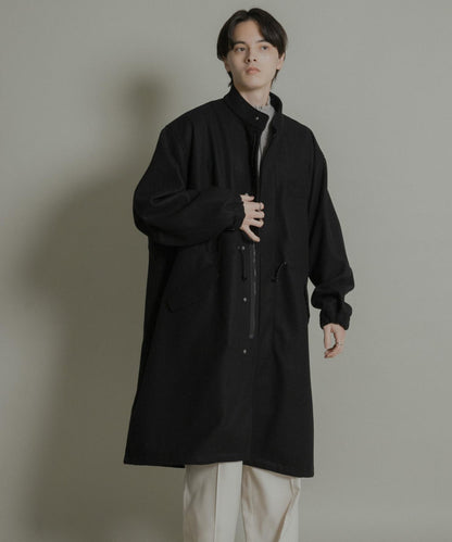 『UR TECH』剪裁呢料派克大衣