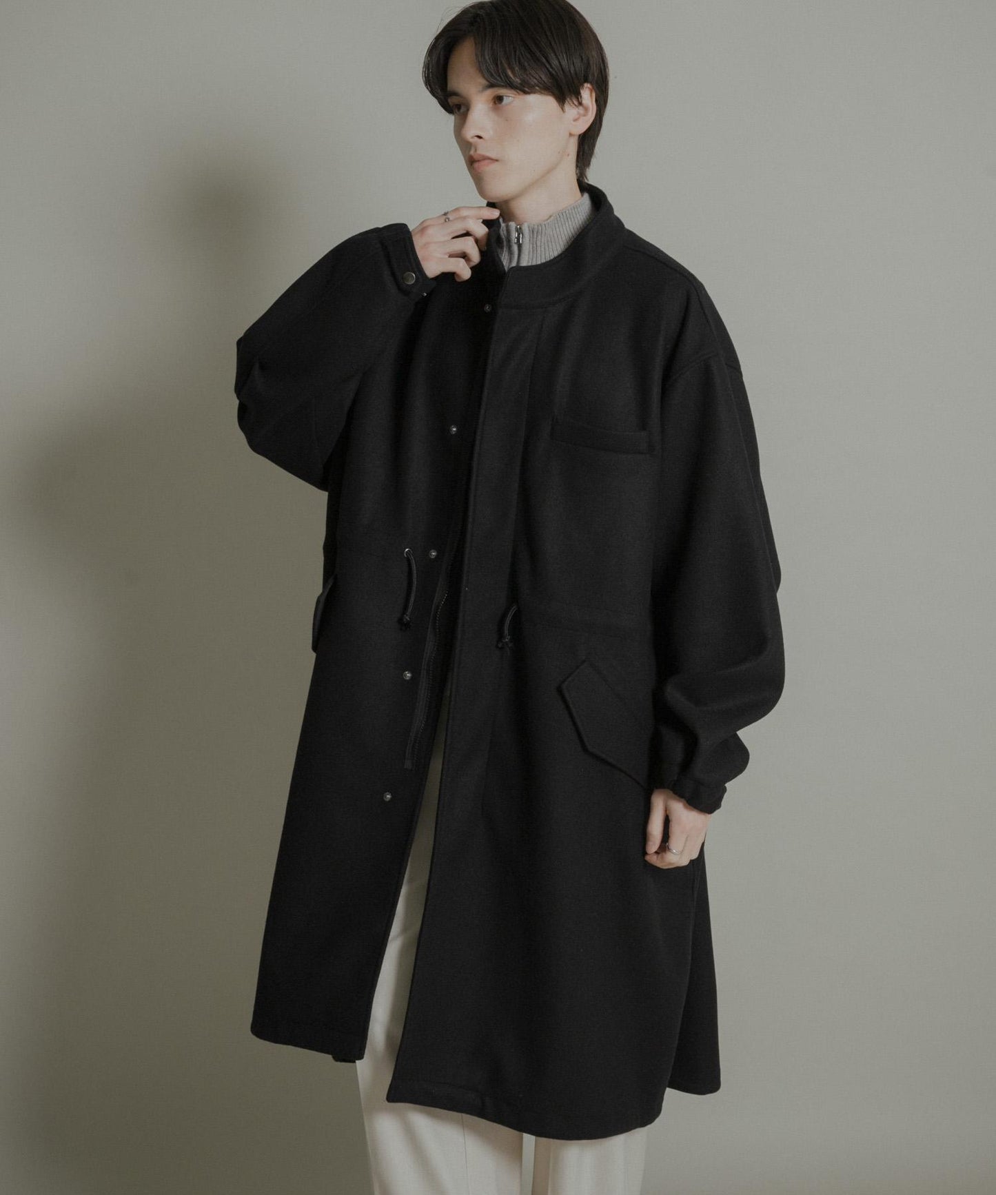 『UR TECH』剪裁呢料派克大衣