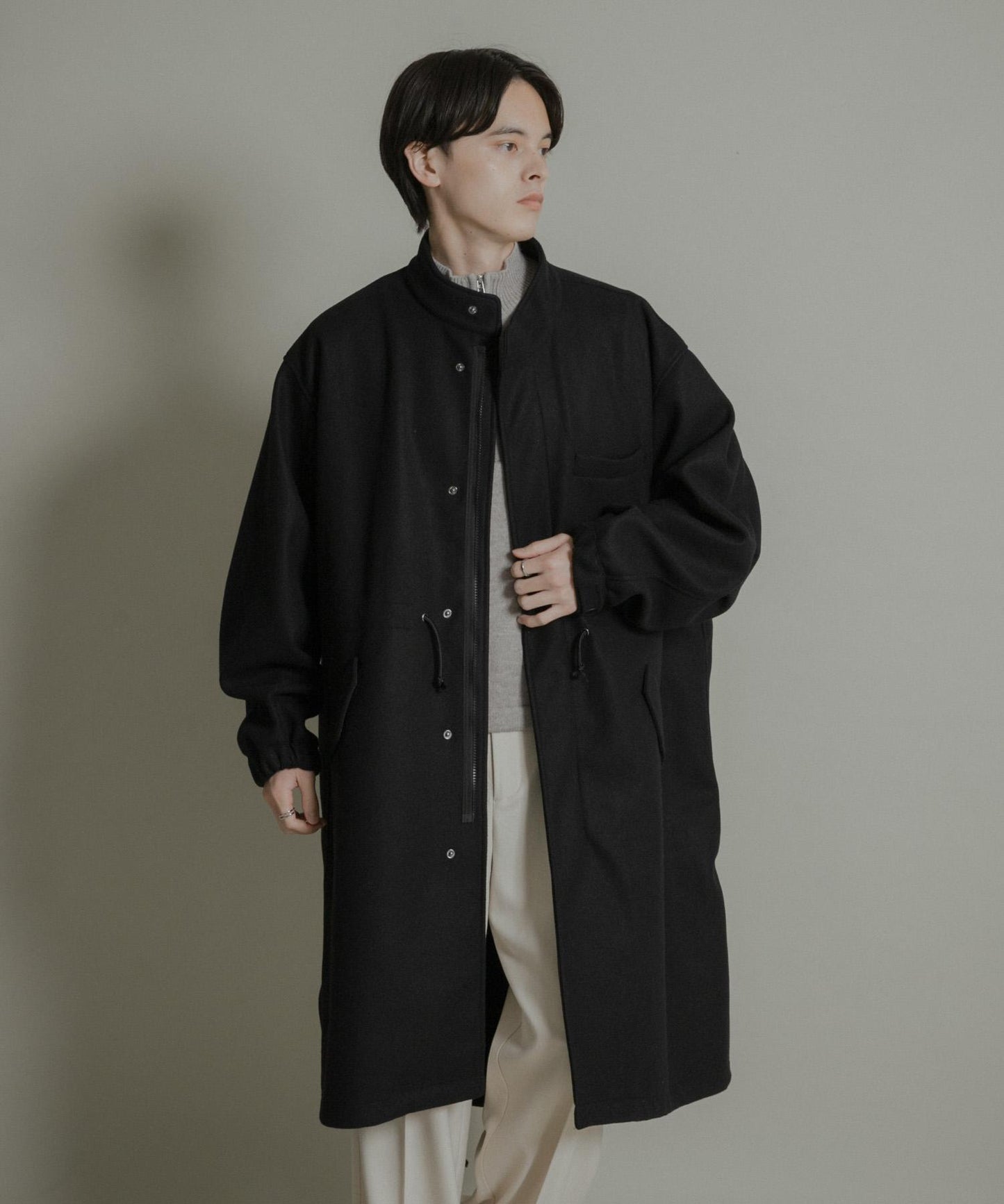 『UR TECH』剪裁呢料派克大衣