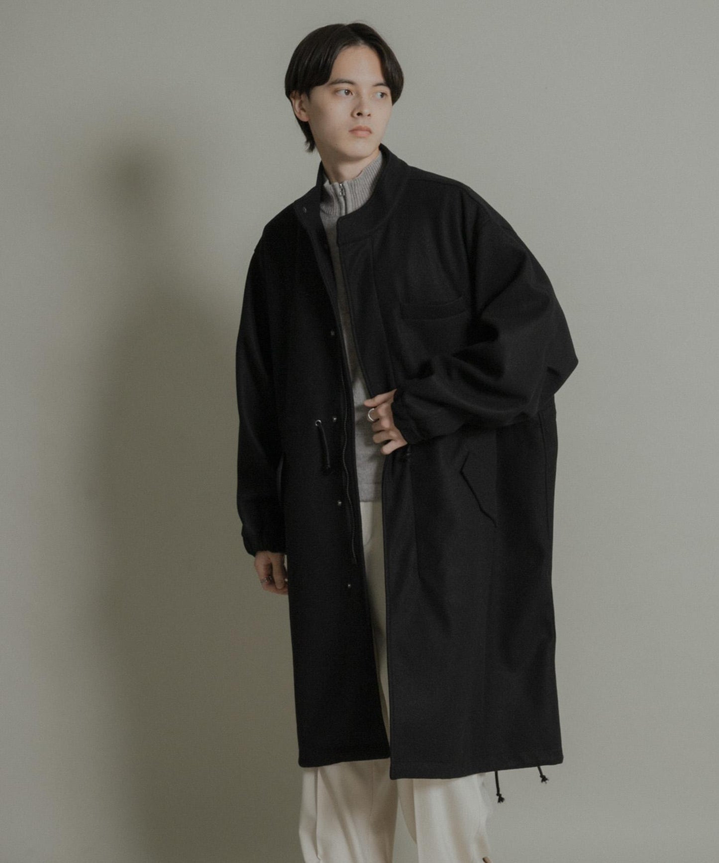 『UR TECH』剪裁呢料派克大衣