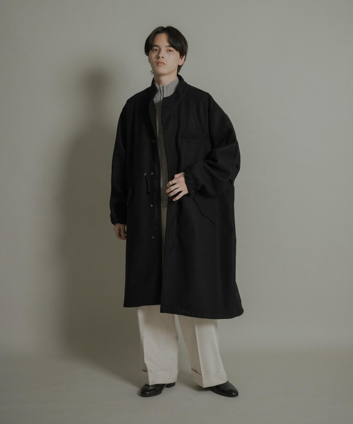 『UR TECH』剪裁呢料派克大衣