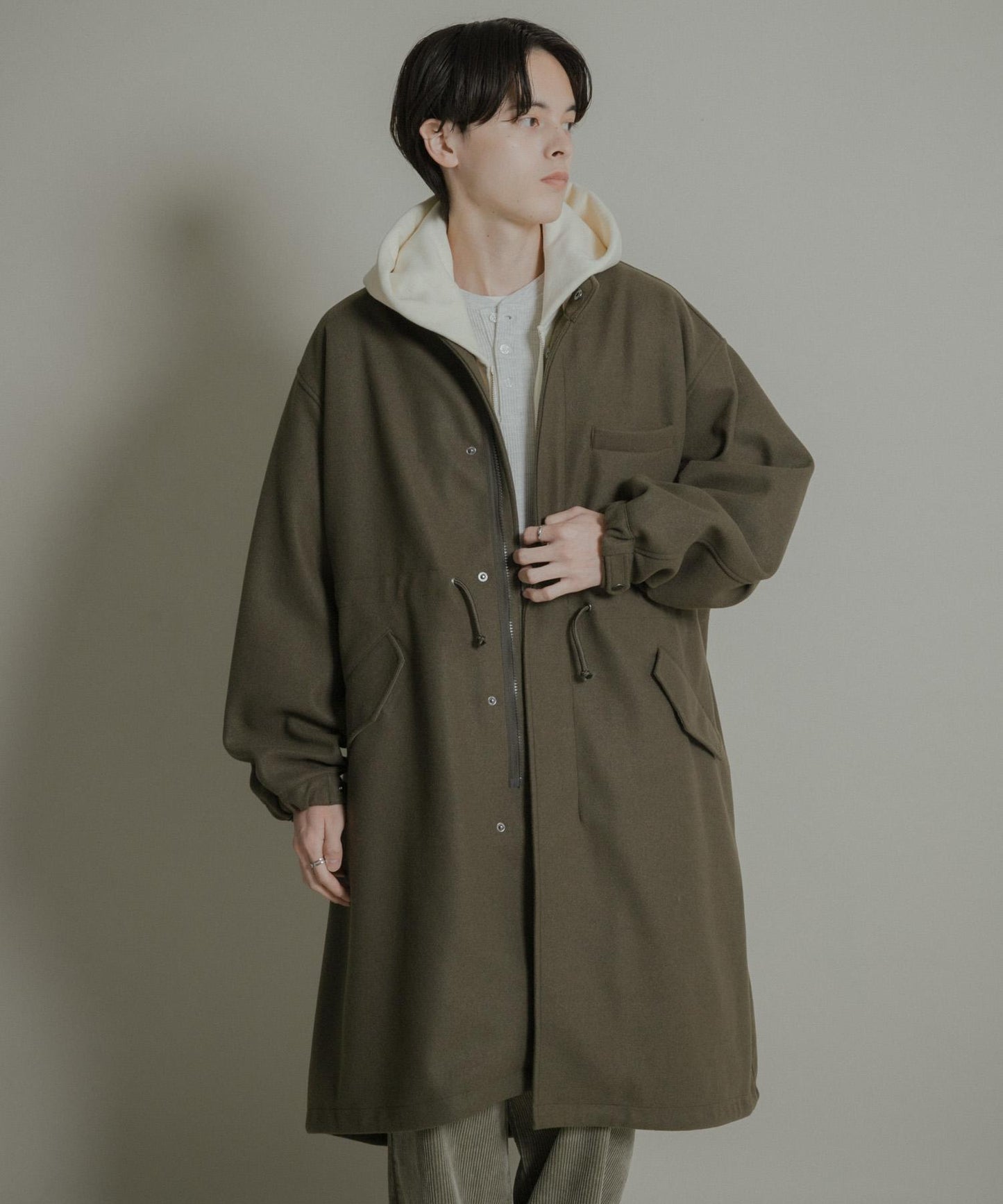 『UR TECH』剪裁呢料派克大衣