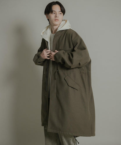 『UR TECH』剪裁呢料派克大衣