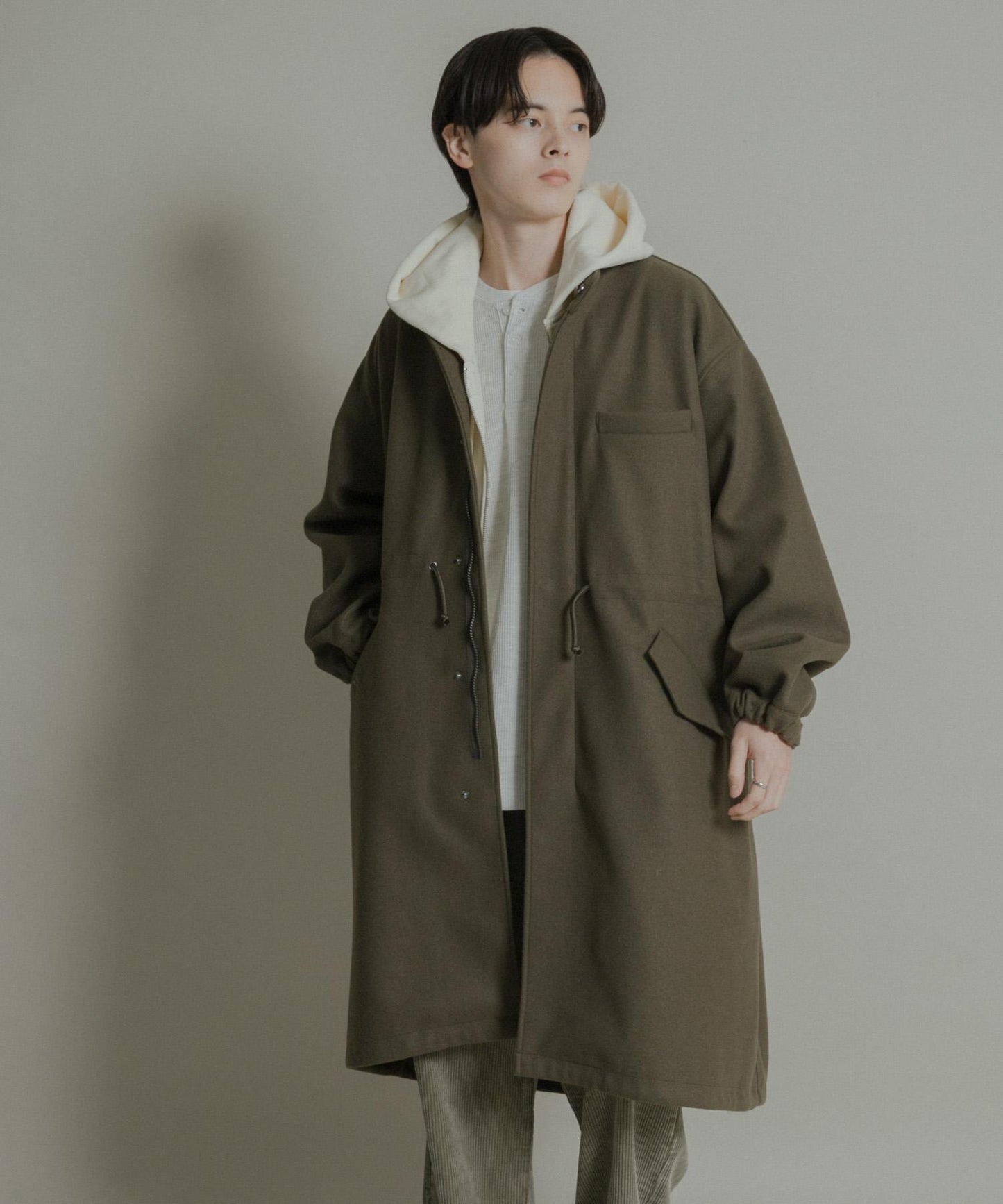 『UR TECH』剪裁呢料派克大衣