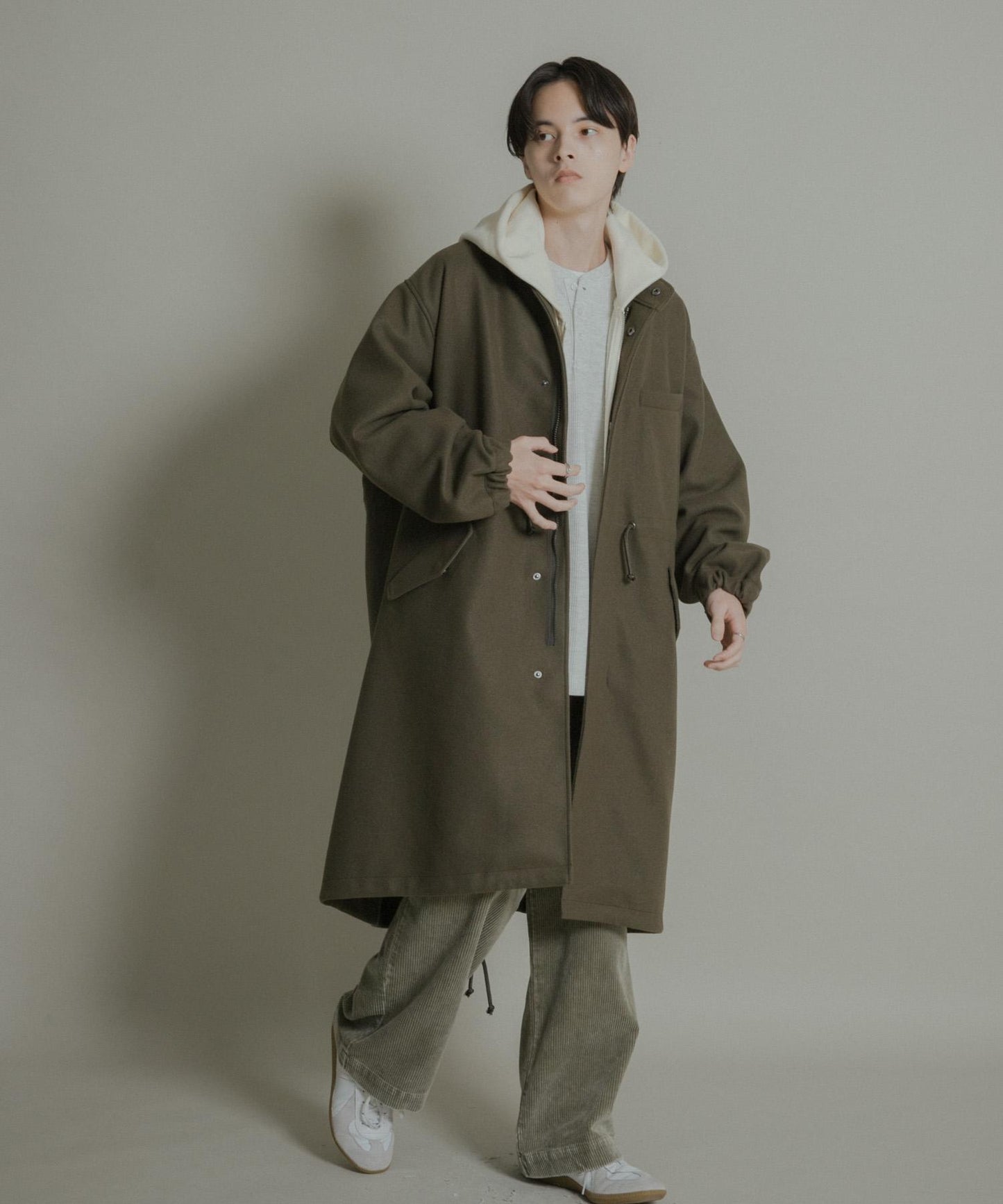 『UR TECH』剪裁呢料派克大衣