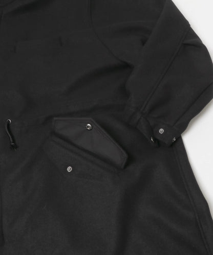 『UR TECH』剪裁呢料派克大衣