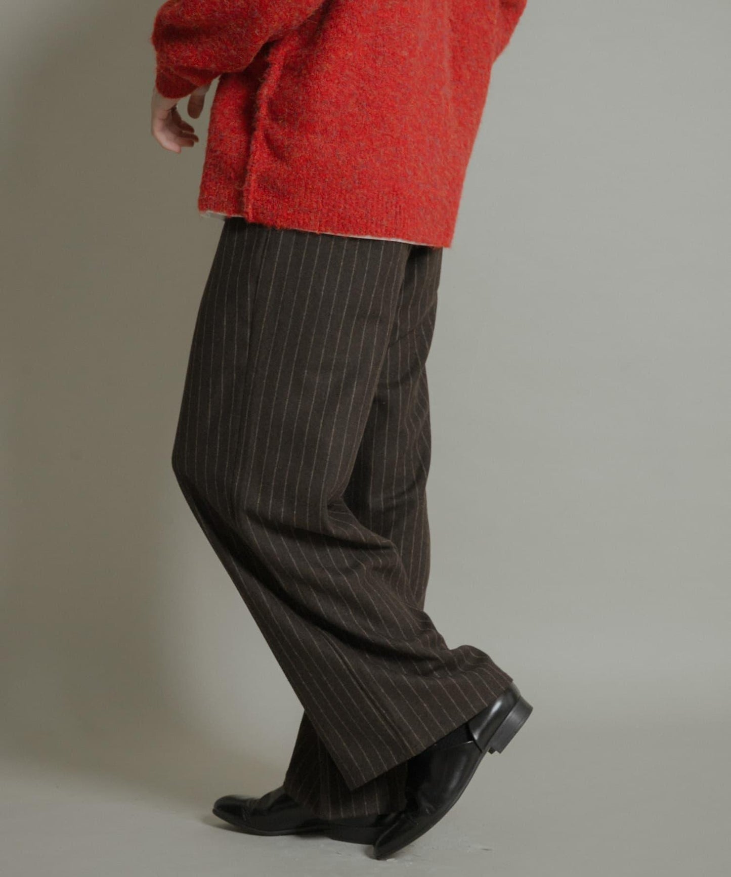 羊毛混紡弧形口袋直筒褲