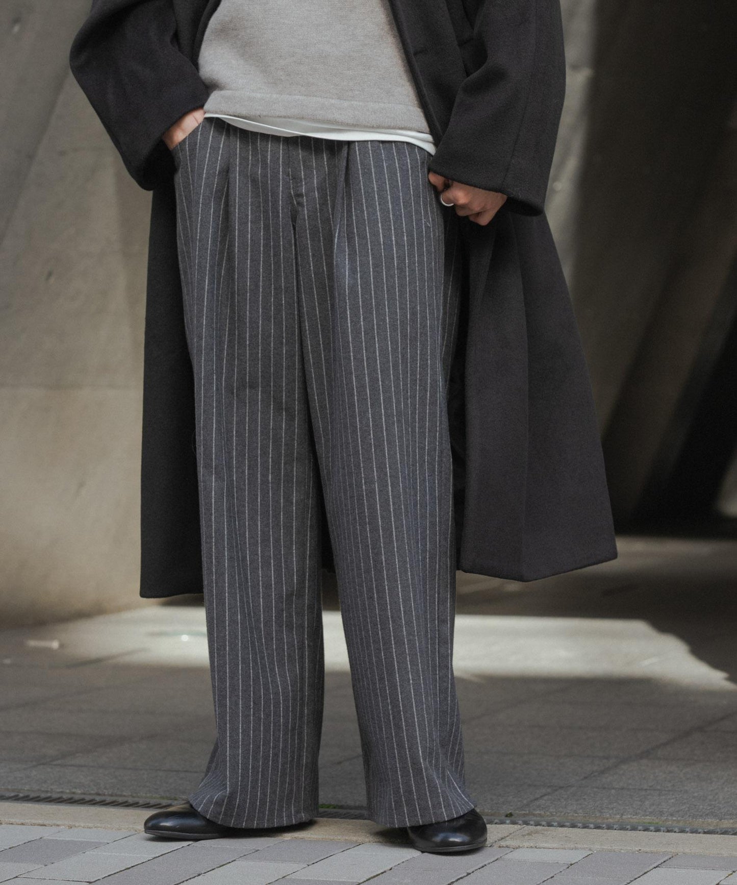 羊毛混紡弧形口袋直筒褲