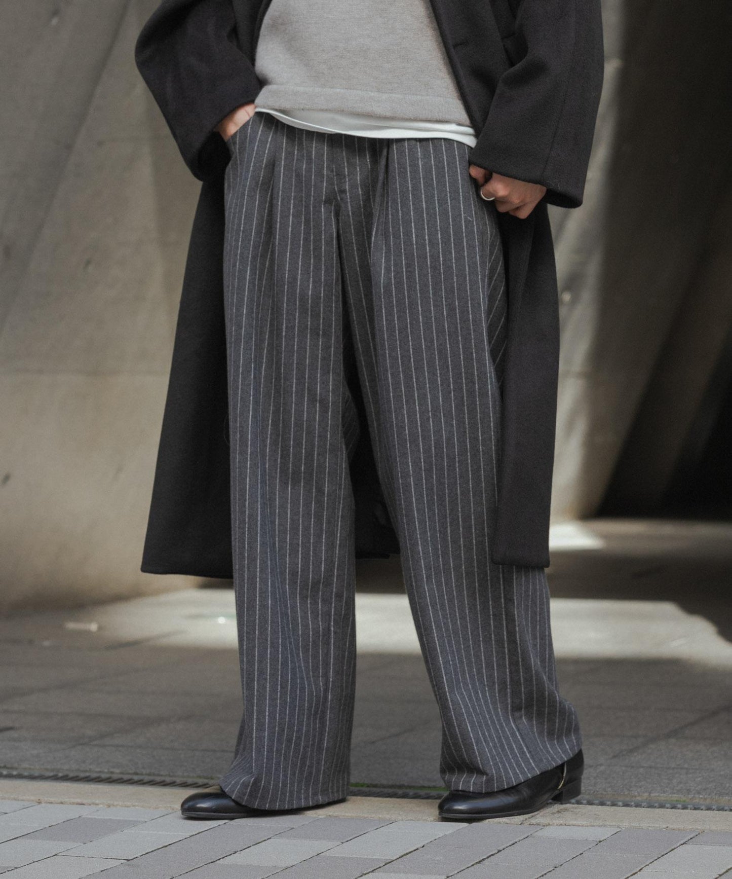 羊毛混紡弧形口袋直筒褲