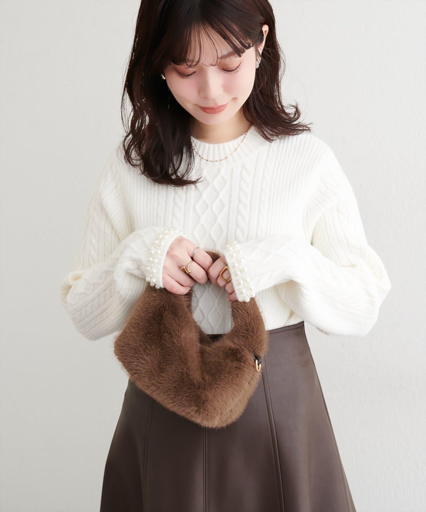 袖口珍珠柔軟針織衫