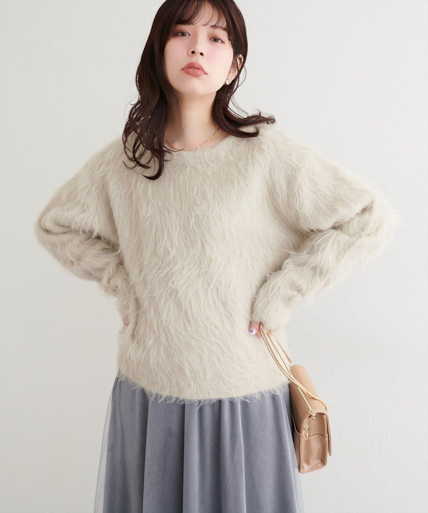 長款羽毛圓領針織套頭衫