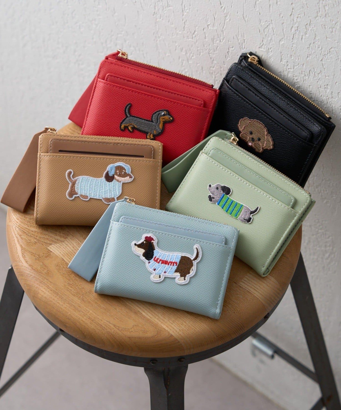 帶卡包、狗狗刺繡錢包